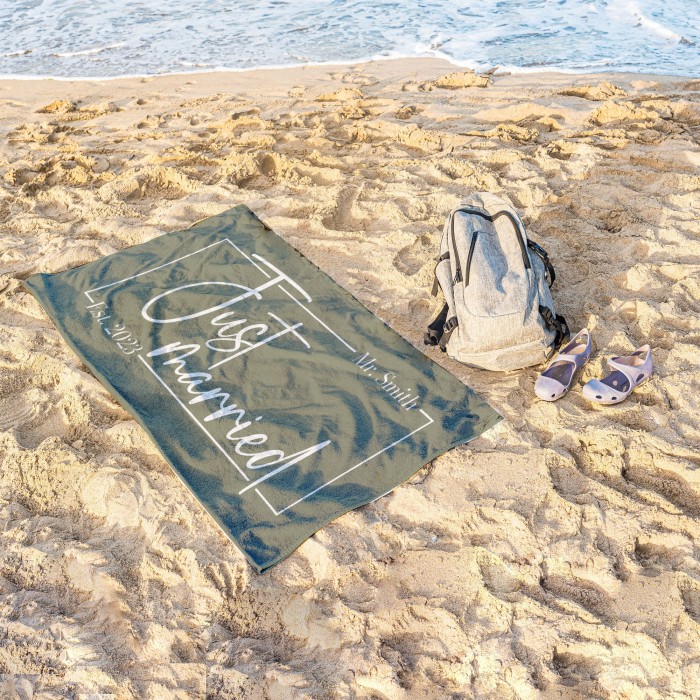 Just Married Beach Towel,  Personalized Honeymoon Gift, His and Hers Newlywed Pool Towels, Custom Mr and Mrs Beach Towels, Bridal Shower Gift