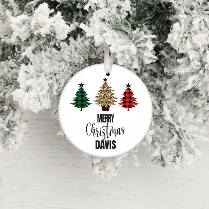 Personalized Buffalo Plaid Tree Ornaments with 'Merry Christmas' and Custom Name – Perfect for the Holiday Season!